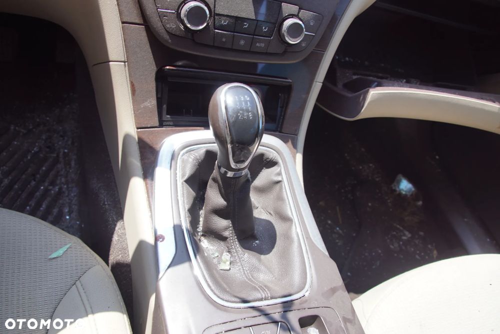 Auto na części - Opel Insignia A 2.0 CDTI 160 KM A20DTH F40 Z168 2011R Silnik Skrzynia Drzwi Błotnik Zderzak Klapa Lampa Lusterko Klamka Szyba Deska Kokpit Sterownik Moduł Czujnik Licznik Wyświetlacz Panel Kierownica - 13