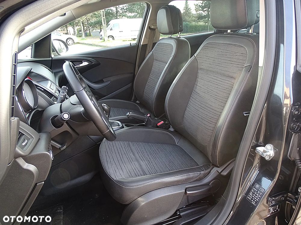 Opel Astra 1.4 Turbo Cosmo - 25