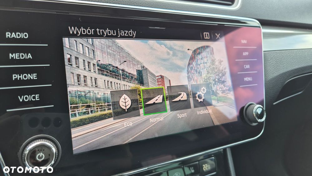 Skoda Superb 2.0 TDI SCR Style DSG - 16