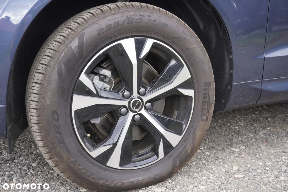 Volvo XC 60 B5 B AWD Plus Dark - 17