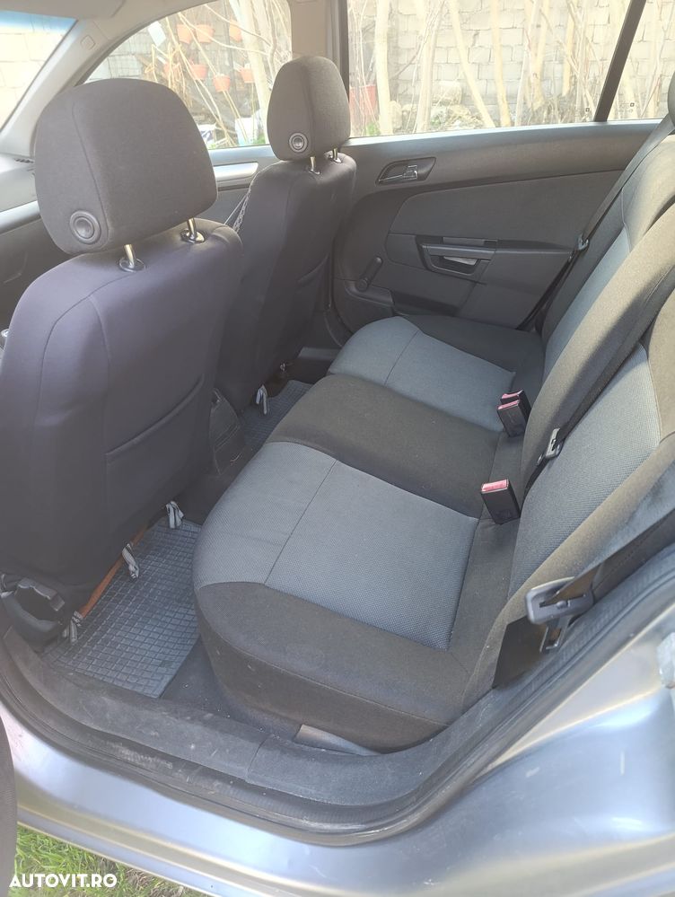 Opel Astra 1.7 CDTi Essentia - 8