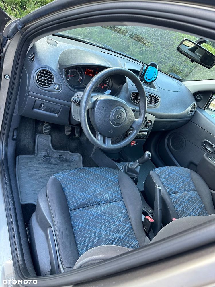 Renault Clio - 10