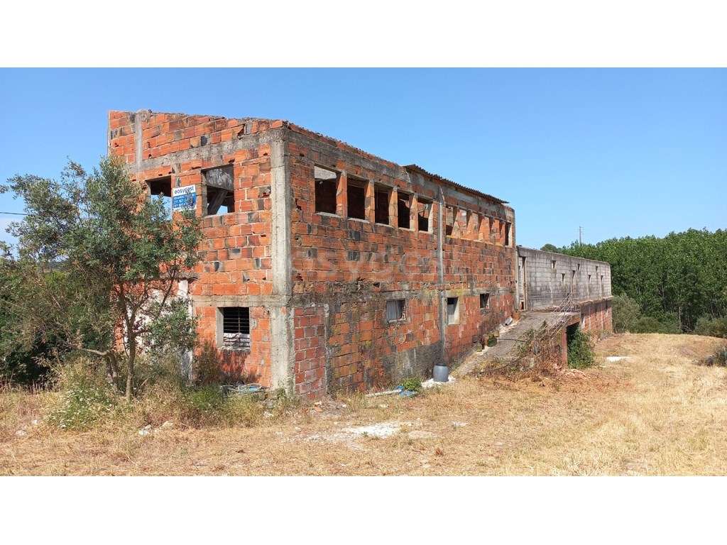 Terreno Misto com Armazéns Industriais e Excelente Localização, em ... - Grande imagem: 4/30