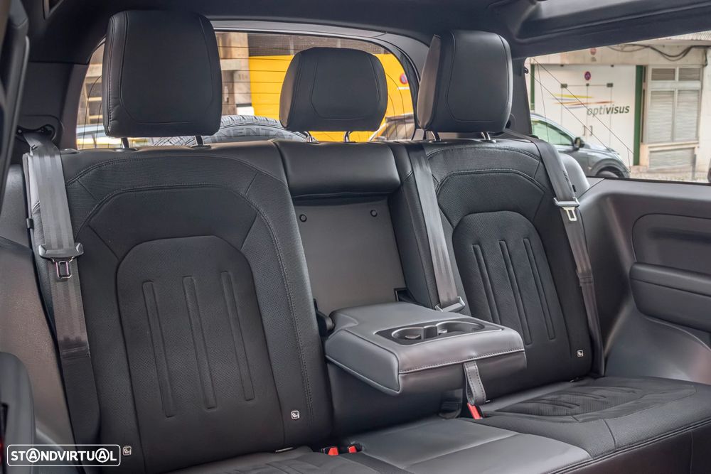 Land Rover Defender - 36