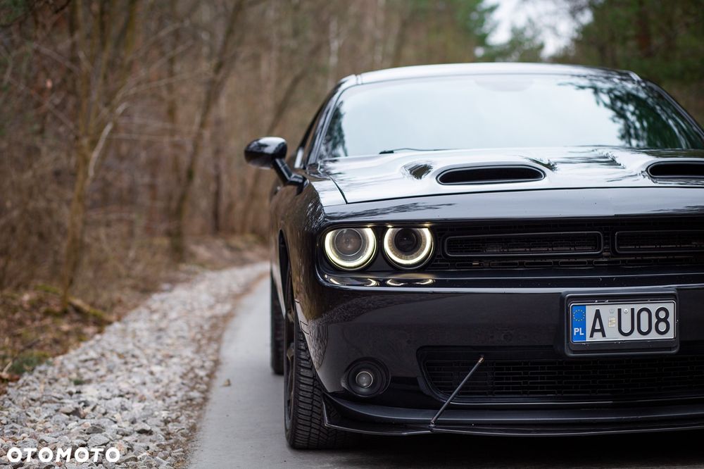Dodge Challenger - 12