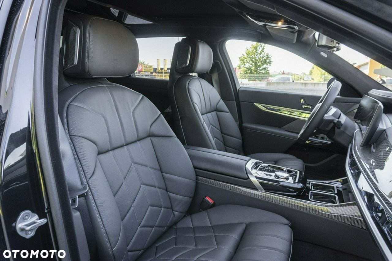 BMW i7 - 14