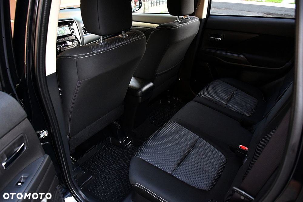 Mitsubishi Outlander 2.0 Invite + 2WD - 34
