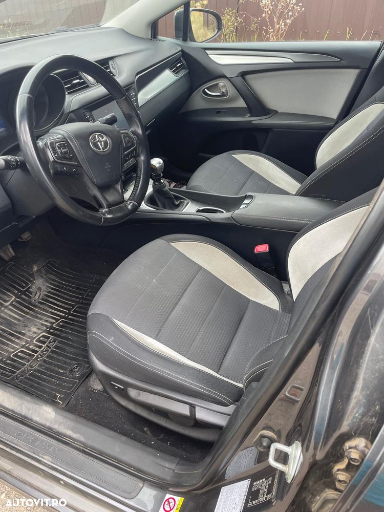Toyota Avensis 2.0 D-4D Executive - 6