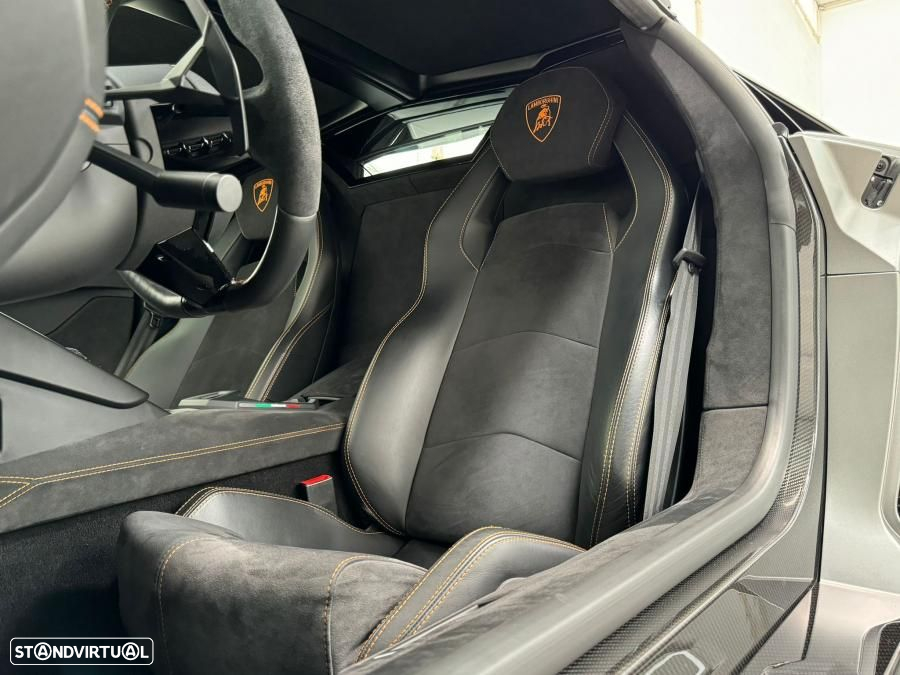 Lamborghini Aventador S Roadster - 13
