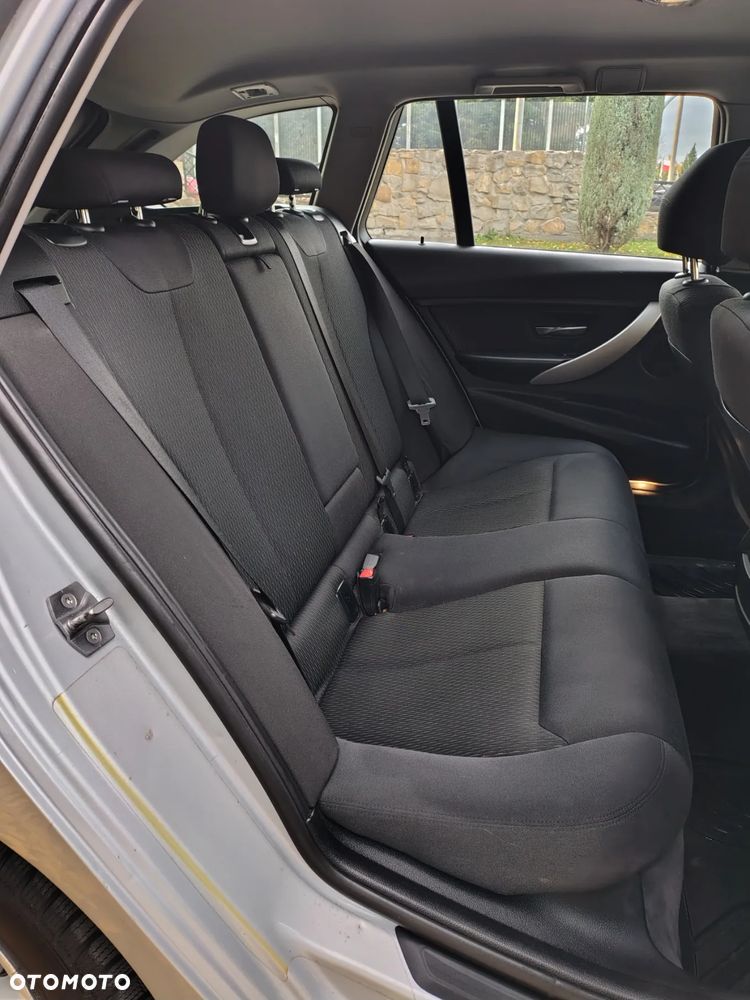 BMW Seria 3 320d Touring - 10
