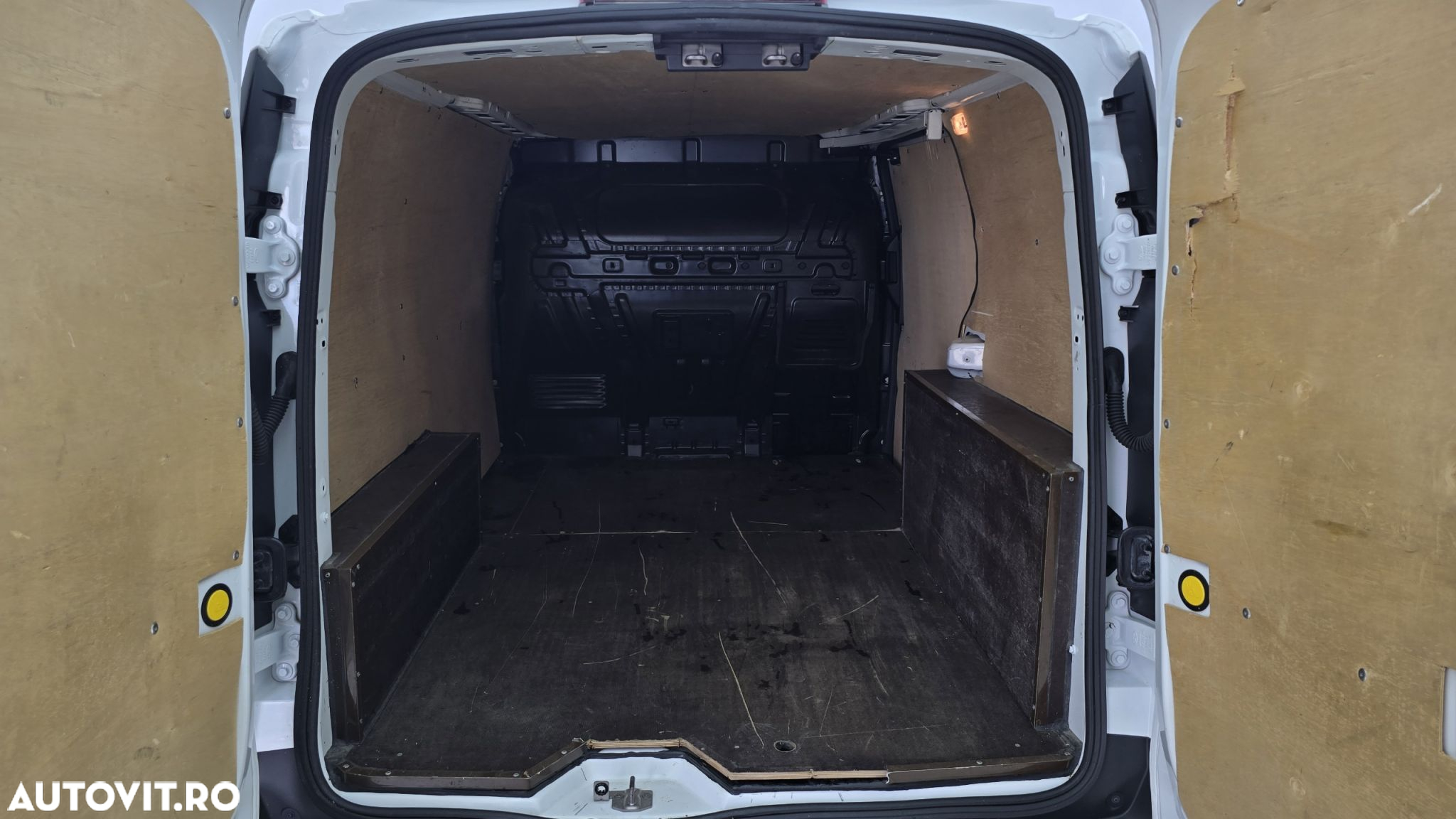 Ford Transit Connect - 25