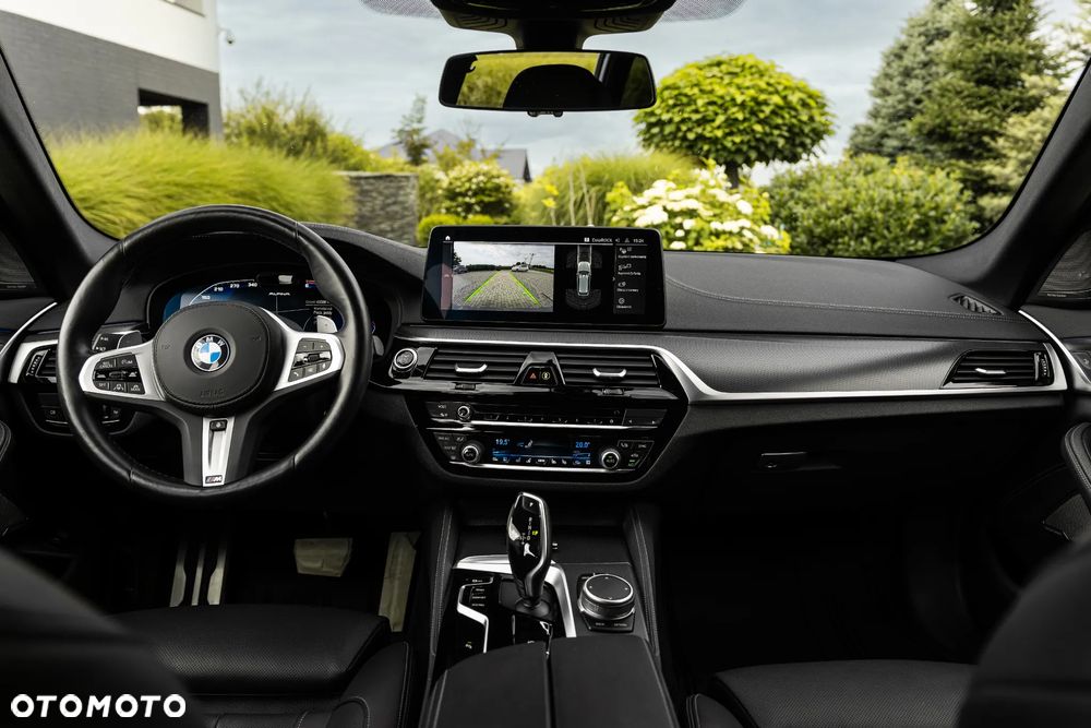 BMW Seria 5 520d xDrive Touring M Sport Edition - 14