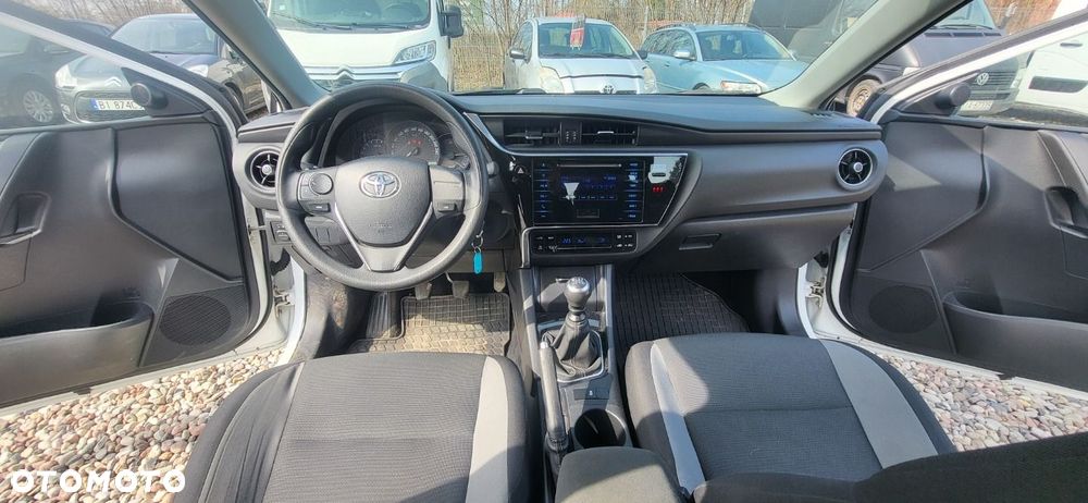 Toyota Auris - 13