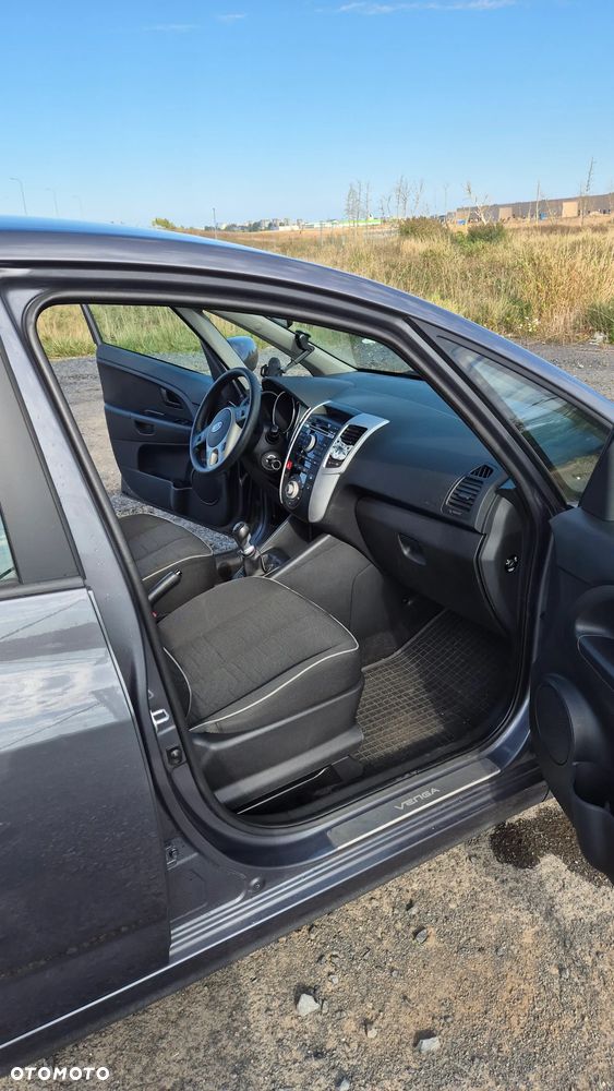 Kia Venga - 10