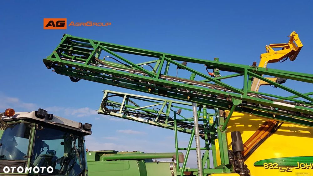 John Deere 832 - 10