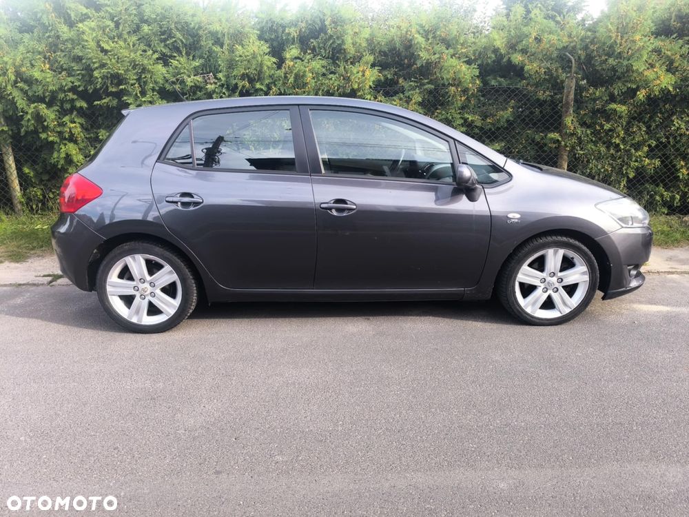 Toyota Auris 2.2 D-4D D-CAT - 1
