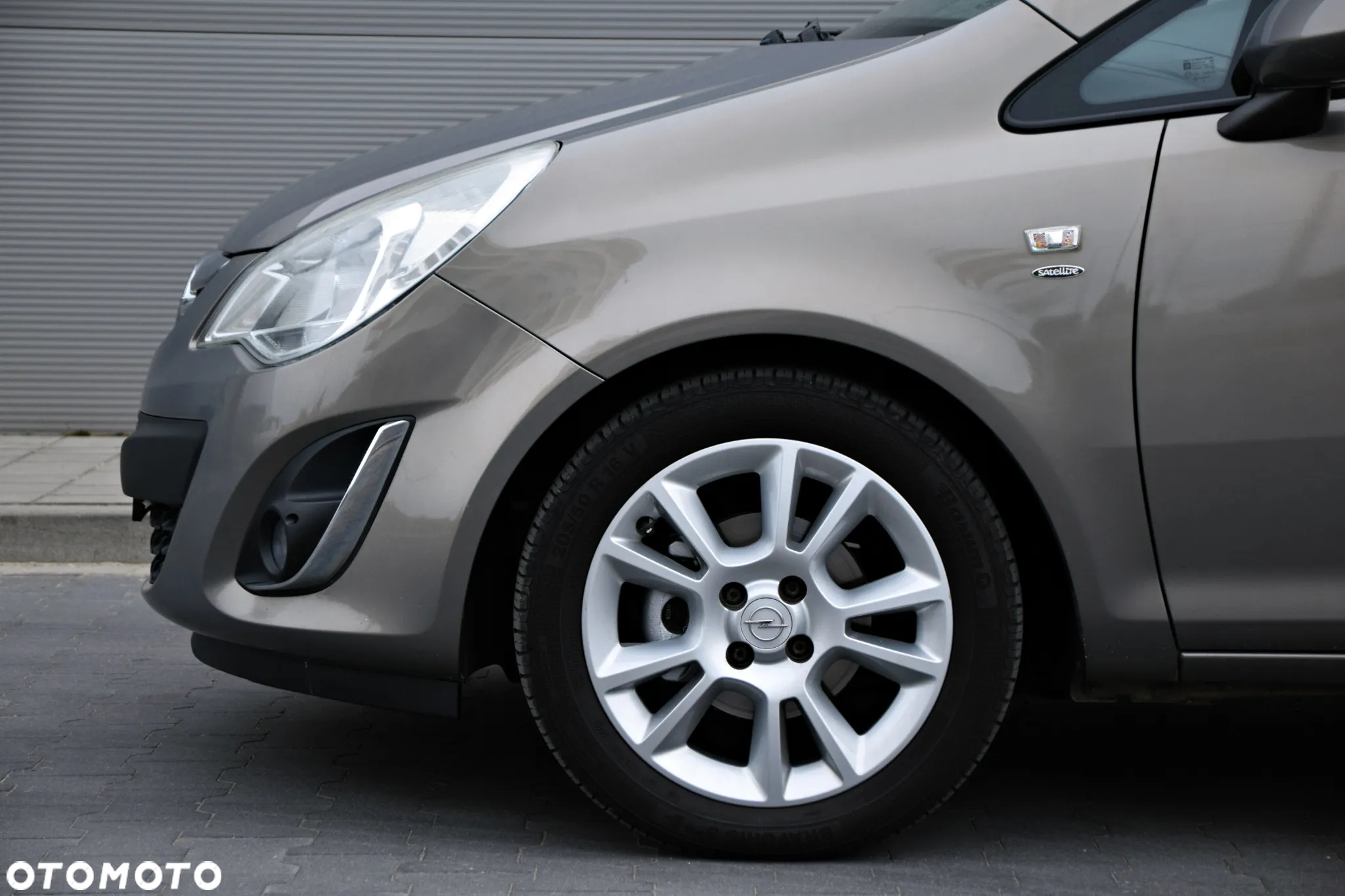 Opel Corsa 1.4 16V Satellite - 10