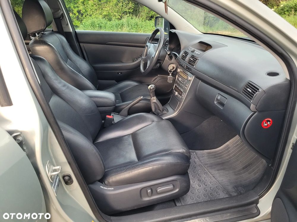 Toyota Avensis 2.0 D-4D Executive - 12