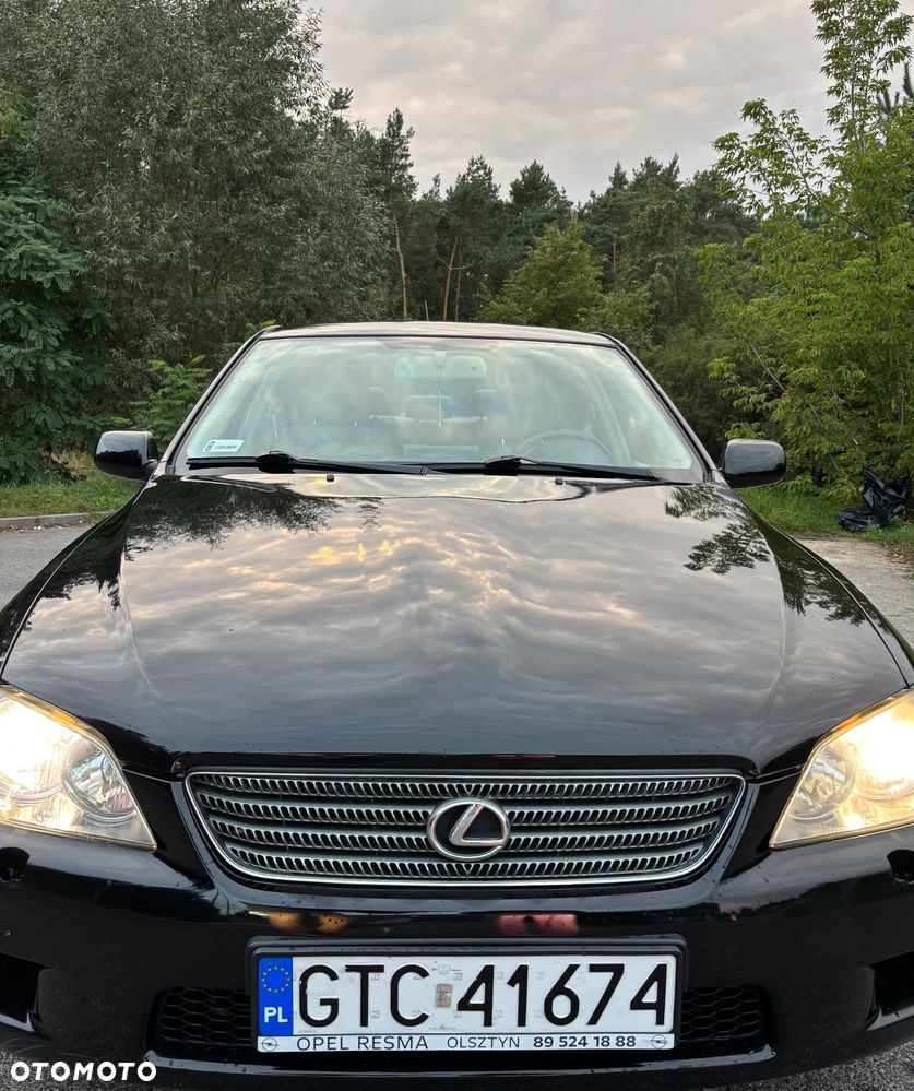 Lexus IS - 10