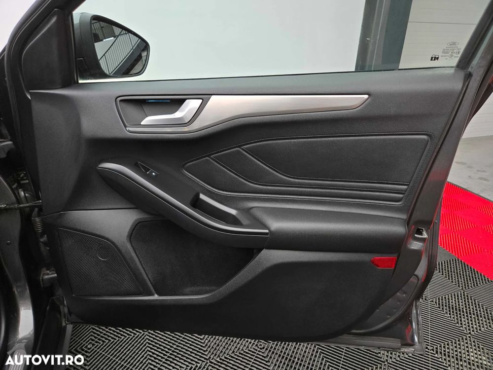 Ford Focus 2.0 EcoBlue Titanium - 24