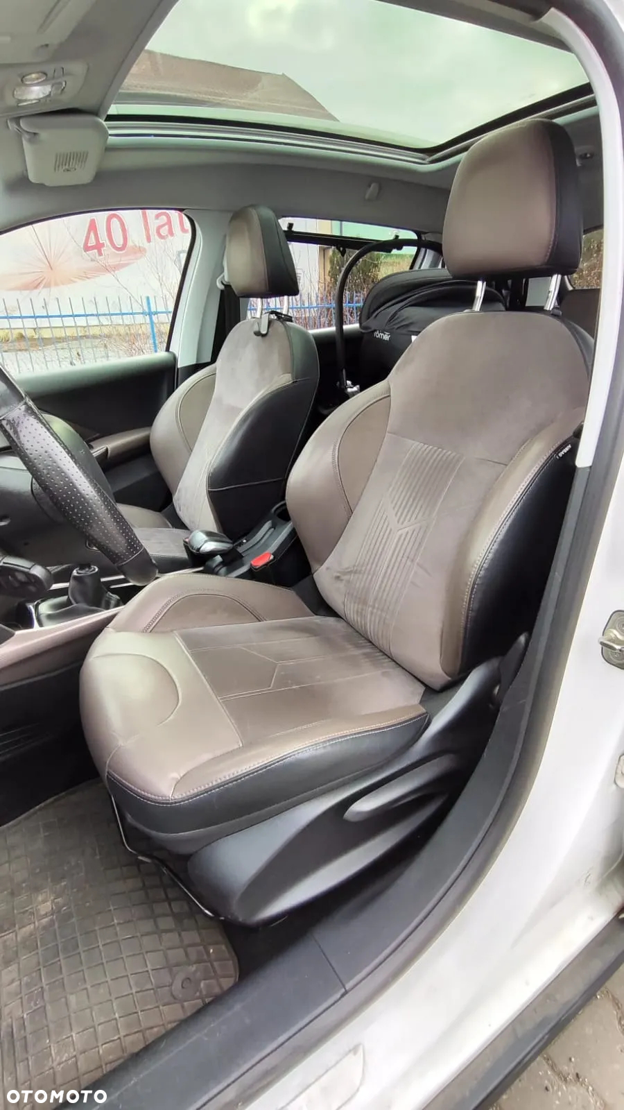 Peugeot 2008 1.6 e-HDi Allure S&S - 8