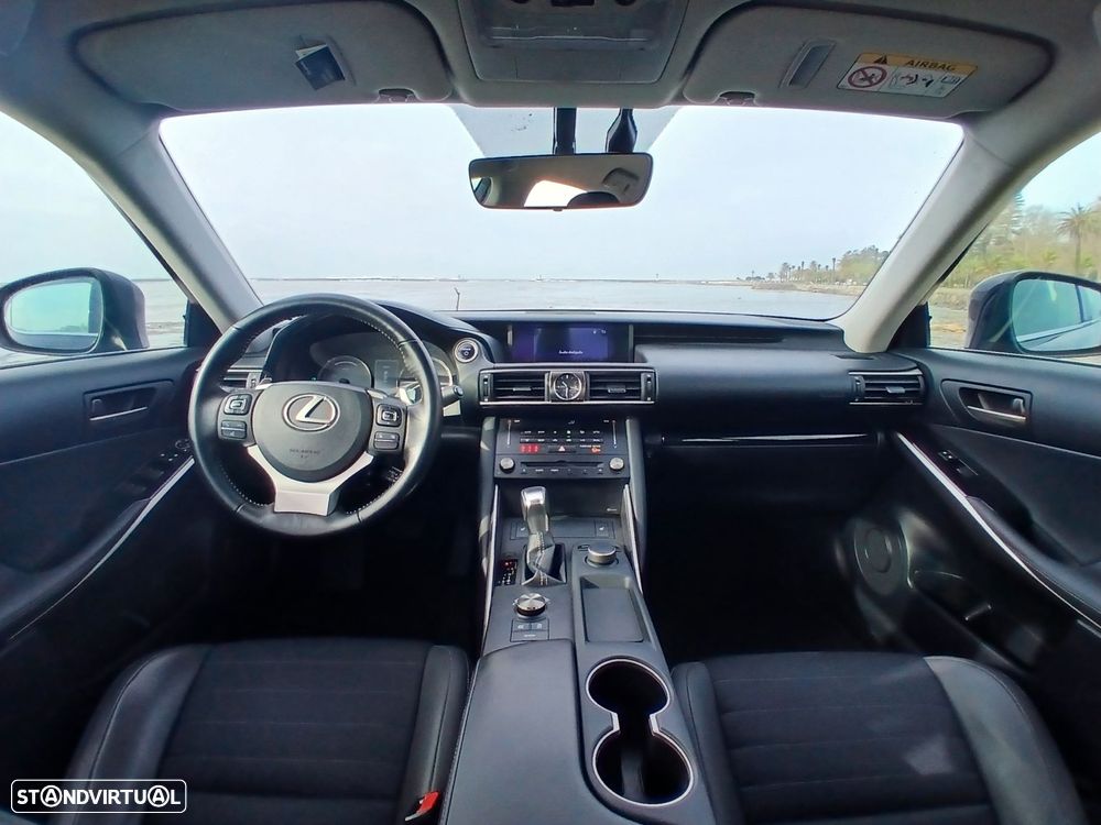 Lexus IS 300H Executive - 12