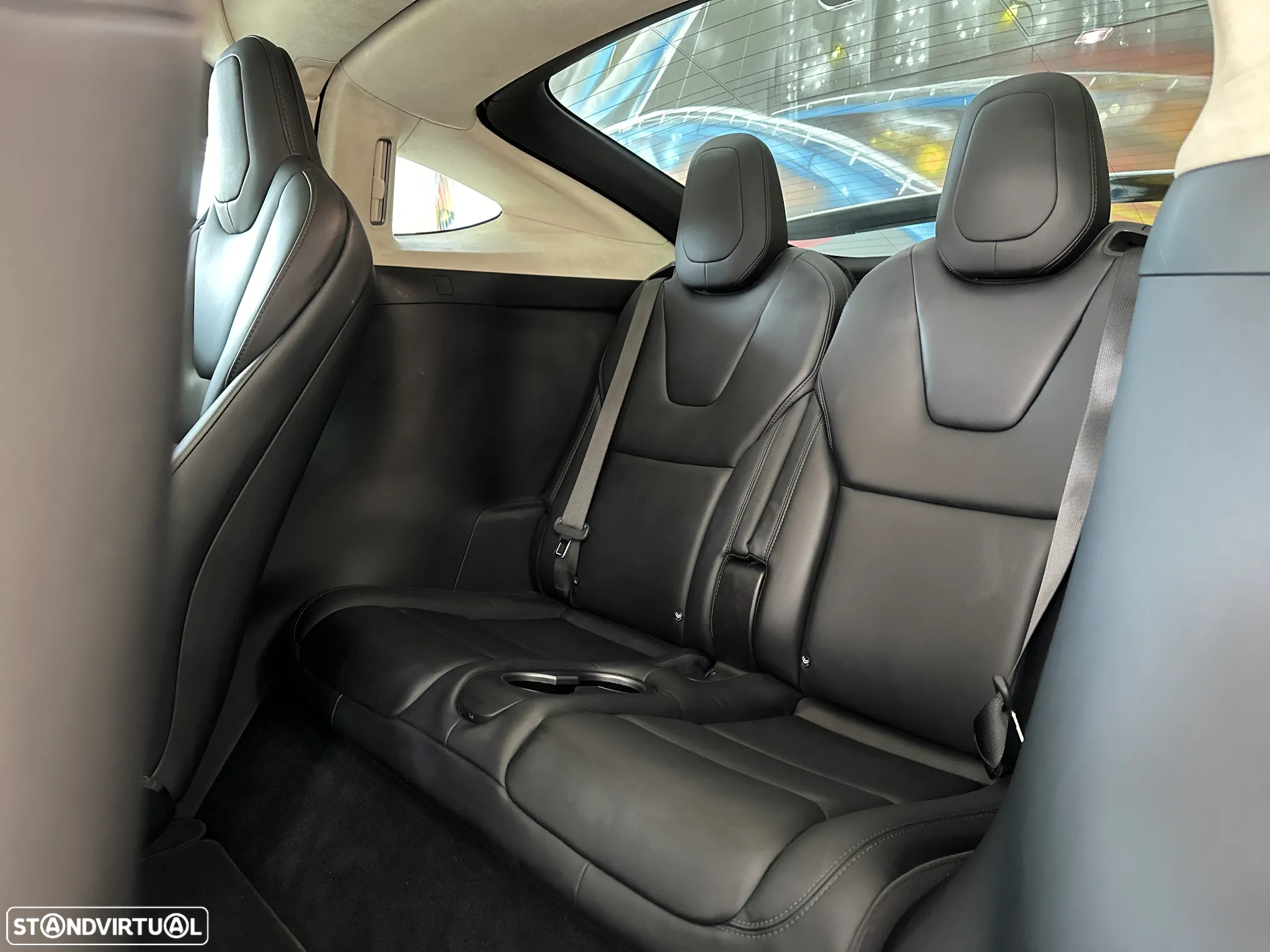 Tesla Model X - 8
