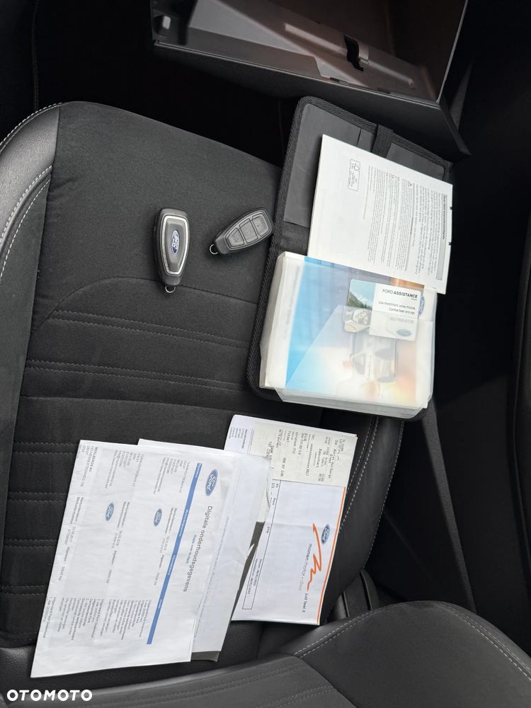 Ford Kuga 2.0 TDCi 4x2 ST-Line - 38