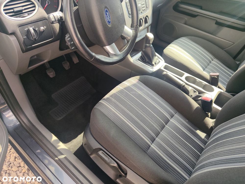 Ford Focus 1.6 16V Style - 10