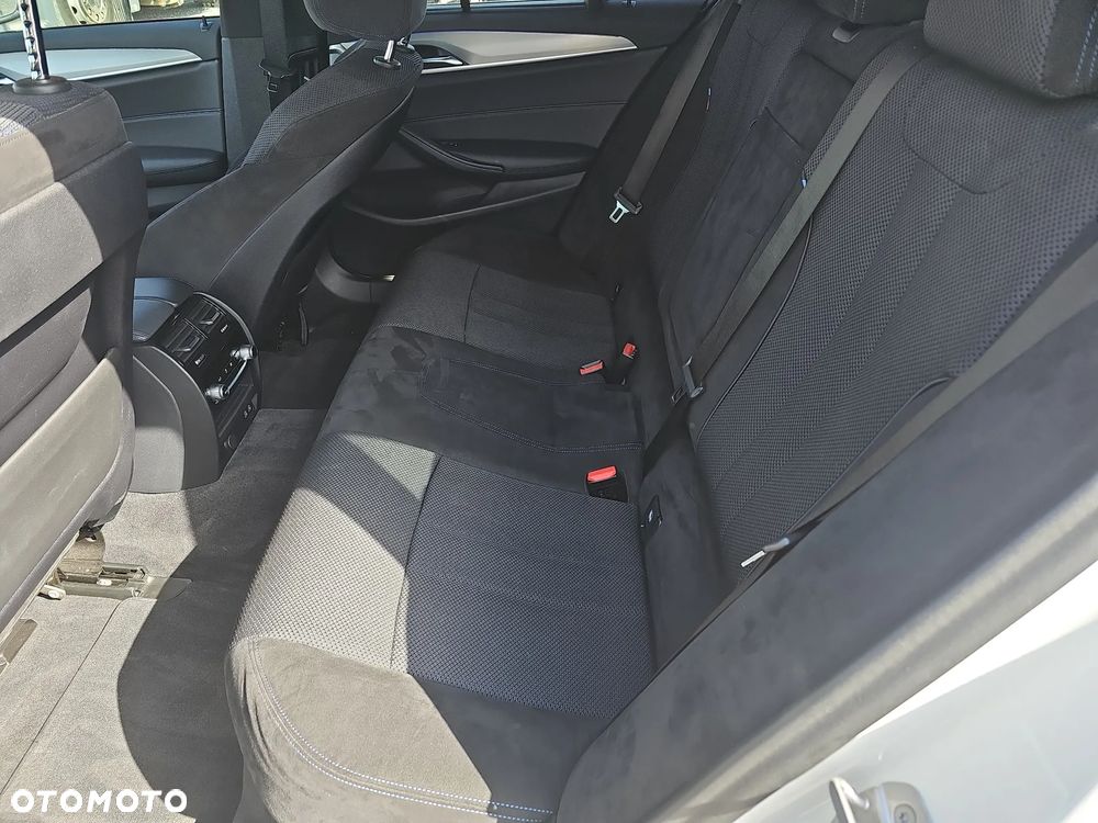 BMW Seria 5 520d xDrive - 12