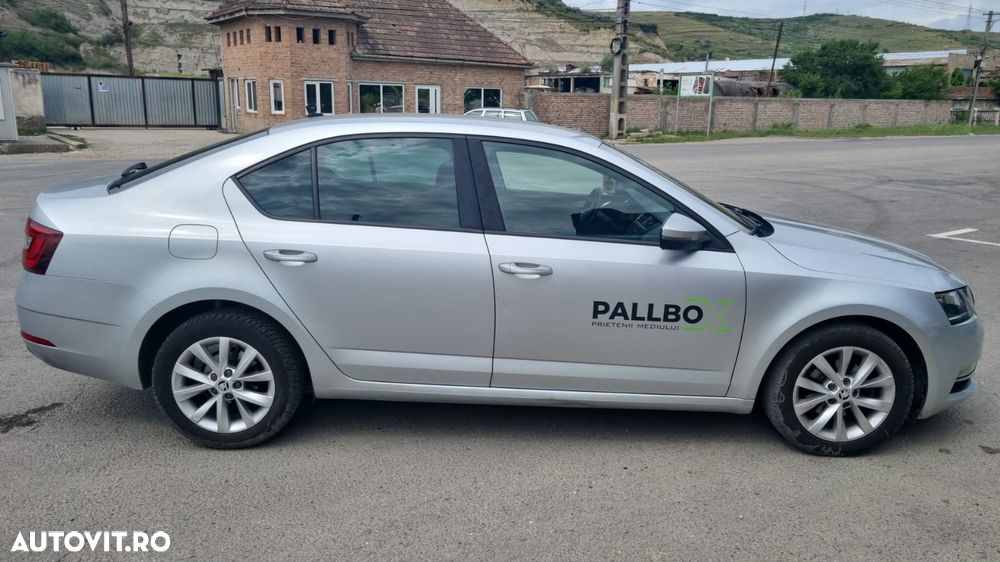 Skoda Octavia 1.6 TDI DSG Style - 3