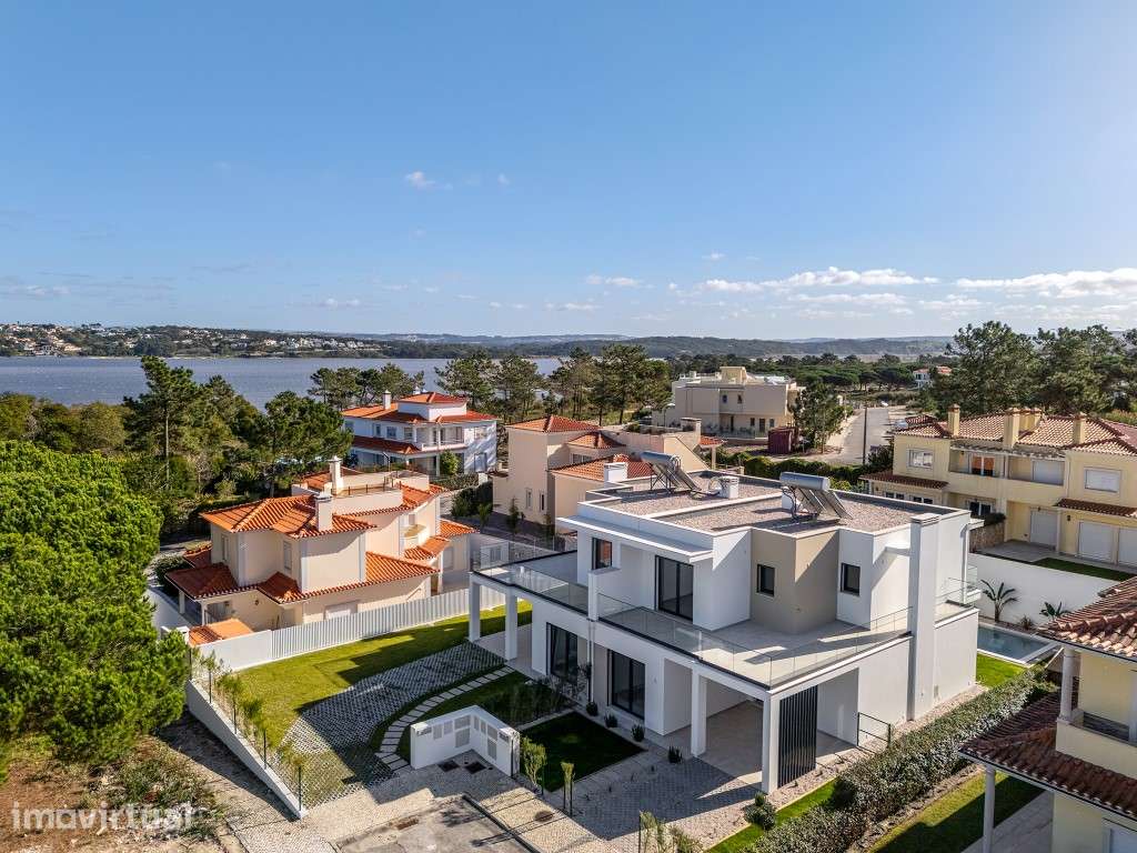 Moradia com piscina pronta a habitar junto à Lagoa de Óbidos - Grande imagem: 2/47