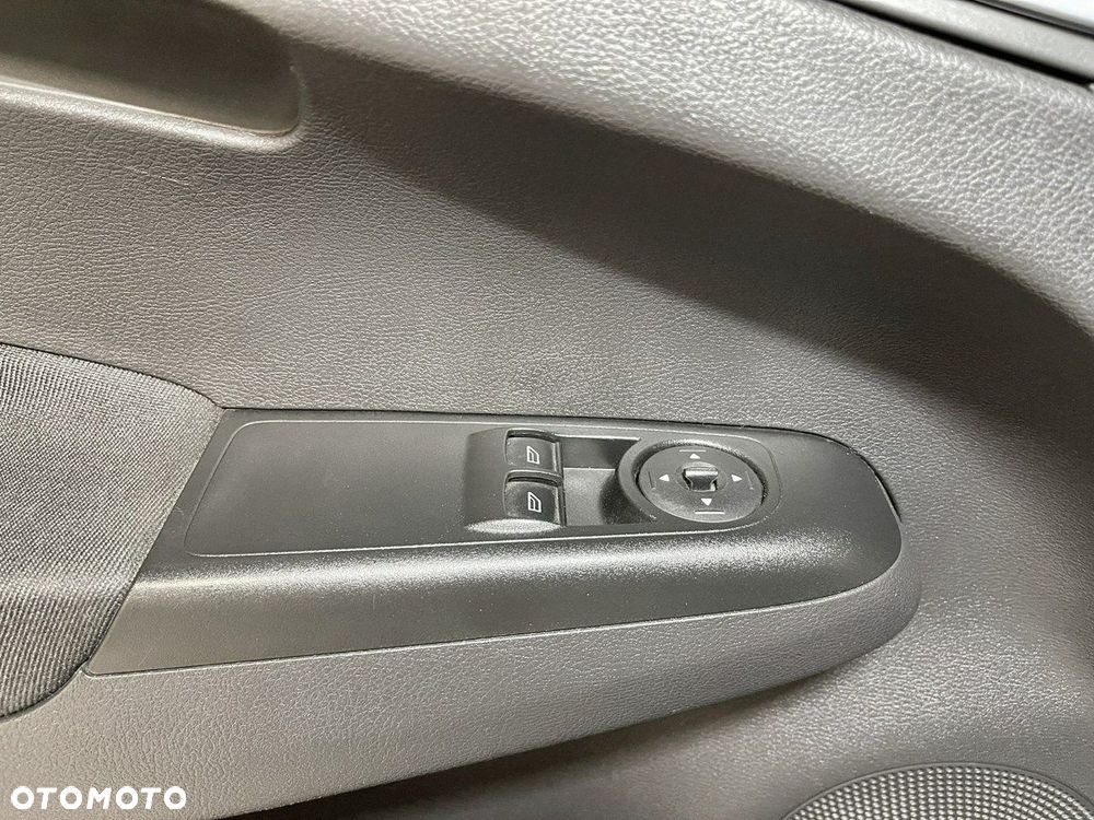 Ford Transit Courier - 12