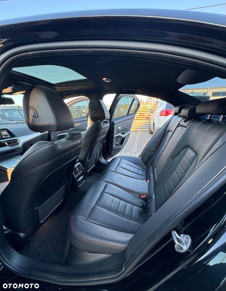 BMW Seria 3 330i xDrive Sport - 28