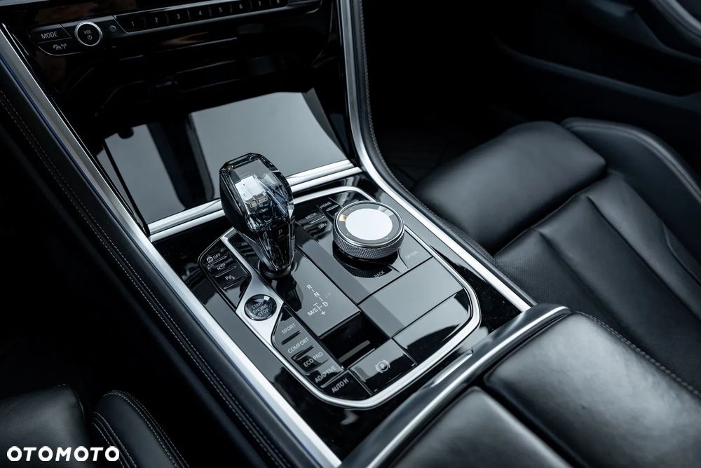 BMW Seria 8 - 27