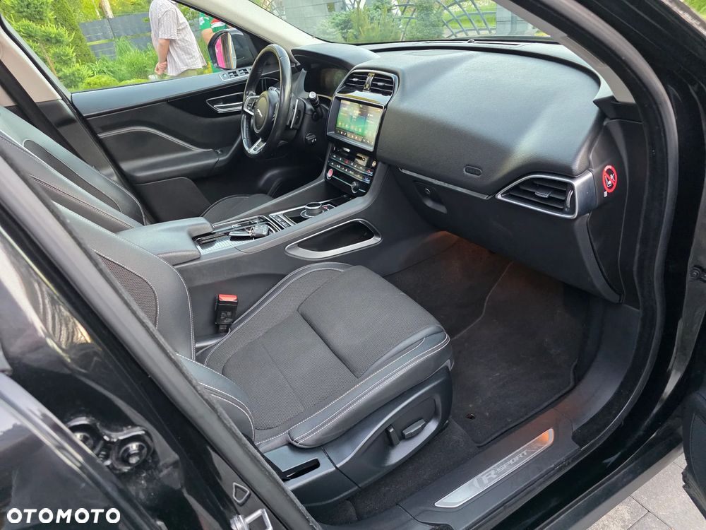 Jaguar F-Pace 2.0 i4D AWD R-Sport - 30