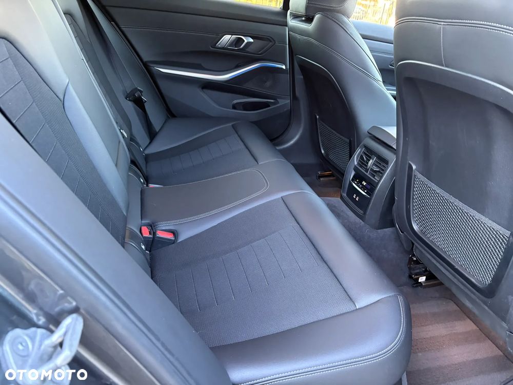 BMW Seria 3 320d xDrive Advantage sport - 25