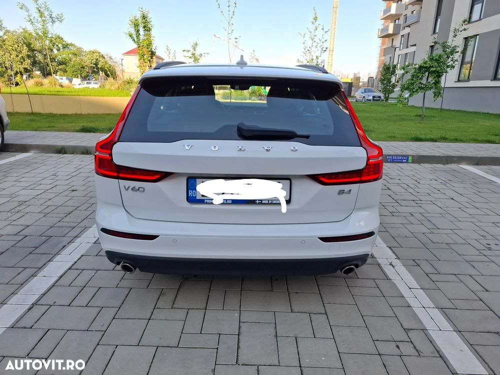 Volvo V60 B4 MHEV AT8 FWD Momentum Pro - 8