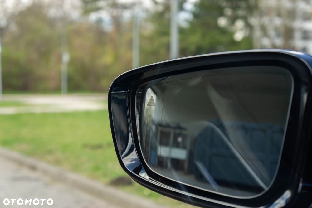 BMW Seria 7 750i xDrive - 33