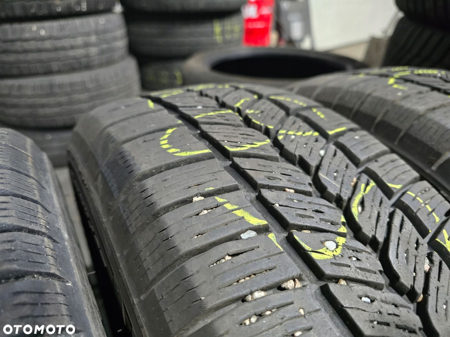 MICHELIN AGILIS 51 SNOW-ICE 215/65R15C 104/102T 7,5mm 4X - 3