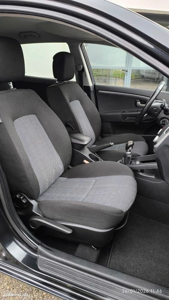 Kia Ceed 1.6 CRDi EX Eco - 38