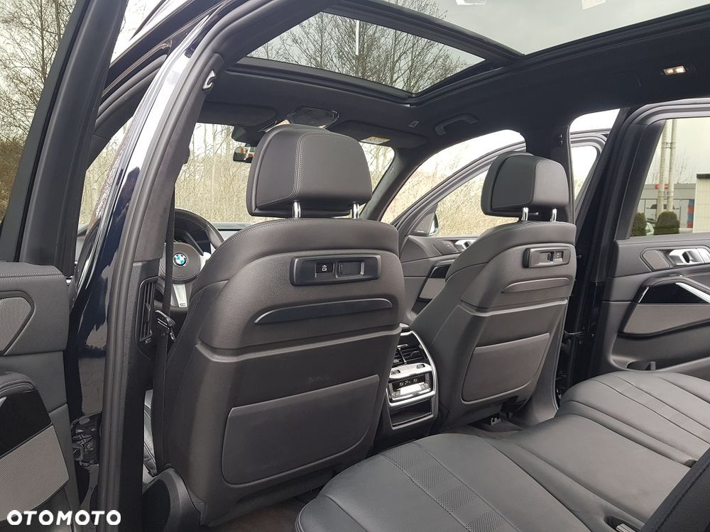 BMW X7 - 25
