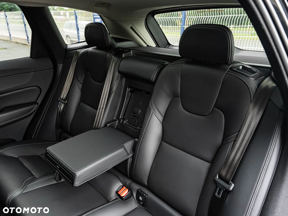 Volvo XC 60 B4 D Plus Bright - 25