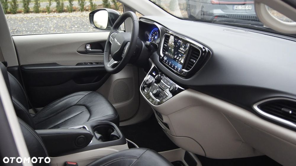 Chrysler Pacifica - 21