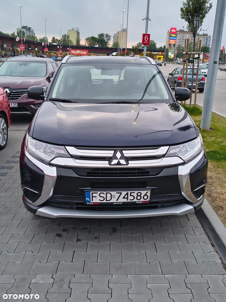 Mitsubishi Outlander 2.0 Invite + 2WD - 9