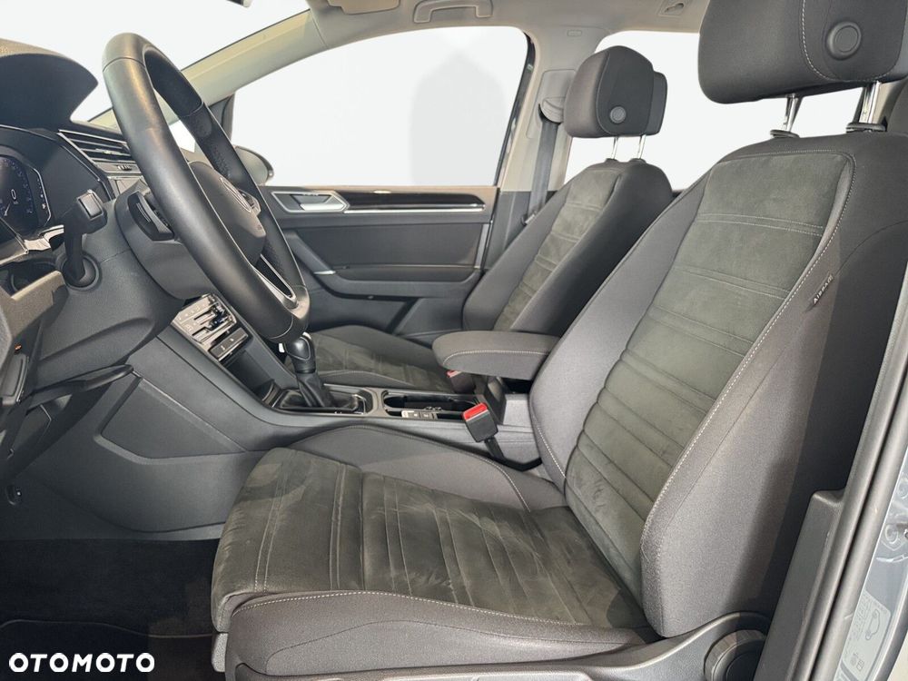 Volkswagen Touran - 10