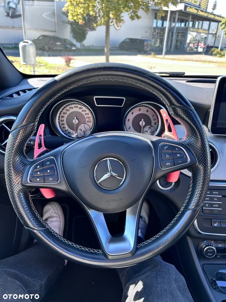 Mercedes-Benz CLA 250 4Matic 7G-DCT - 10