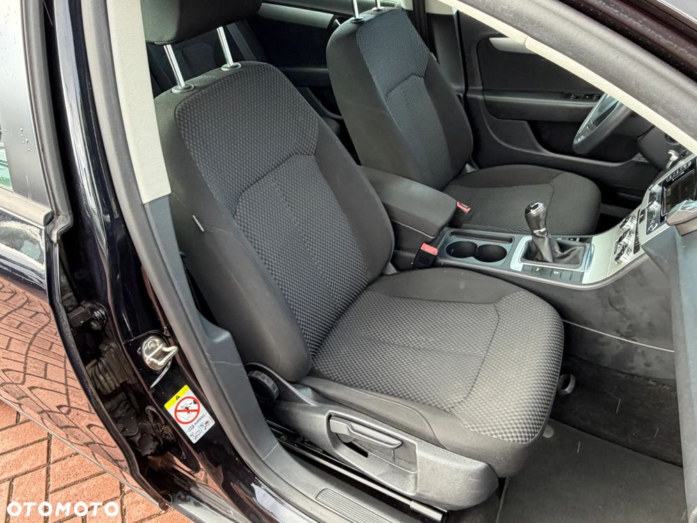 Volkswagen Passat 2.0 Blue TDI SCR Comfortline - 16