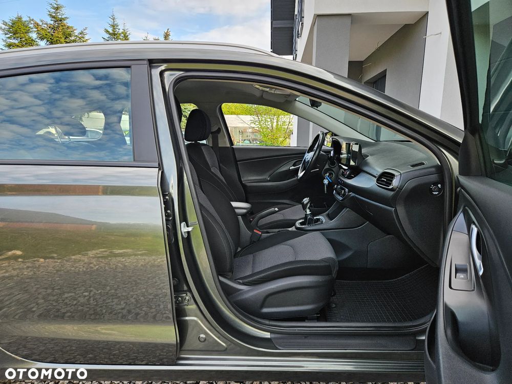 Hyundai i30 1.5 DPI Classic + - 15