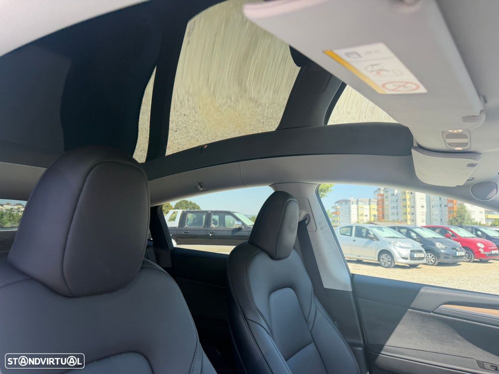 Tesla Model Y Long Range Dual Motor AWD - 11